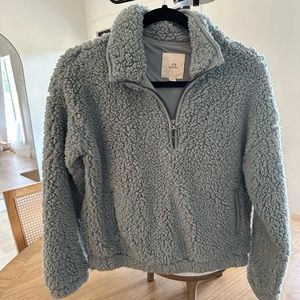 Thread and supply Sherpa half zip
